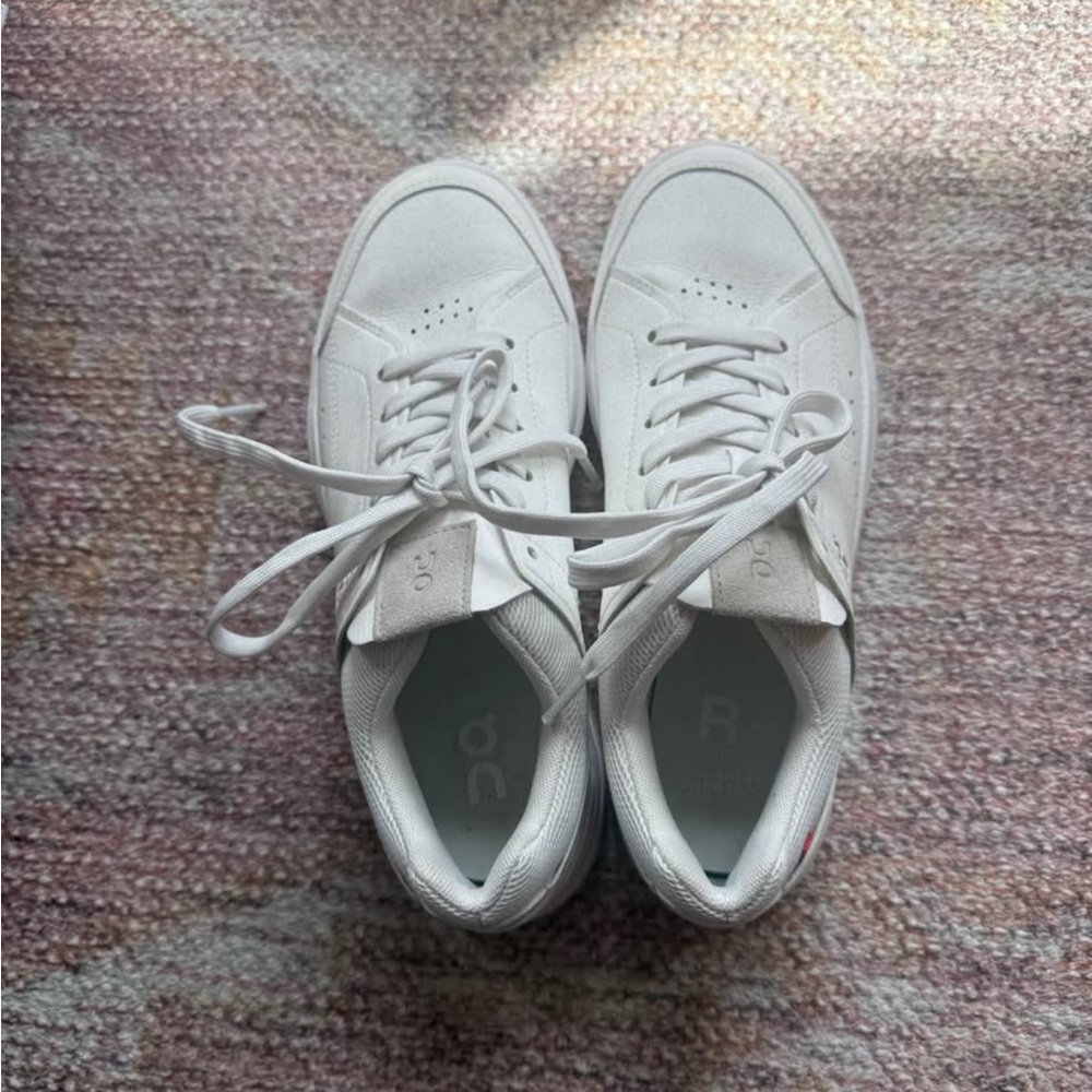 Roger ON Cloud Women’s Sneaker. Brand new. Size 8. - Picture 3 of 3